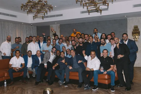 Retrato de grupo en un evento corporativo